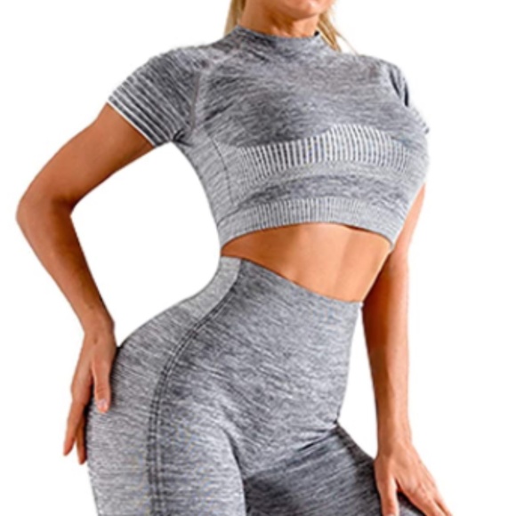OLCHEE Women's 2 Piece Workout Outfit - Picture 3 of 5
